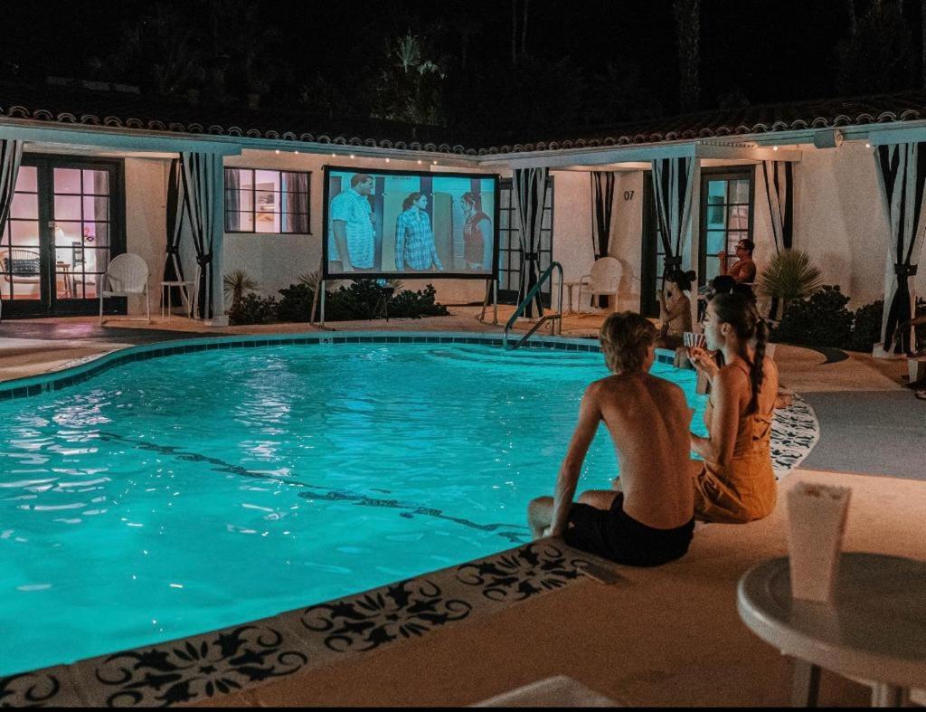Natural Palm Springs Escape Poolside Plus Downtown Hotel Exterior photo