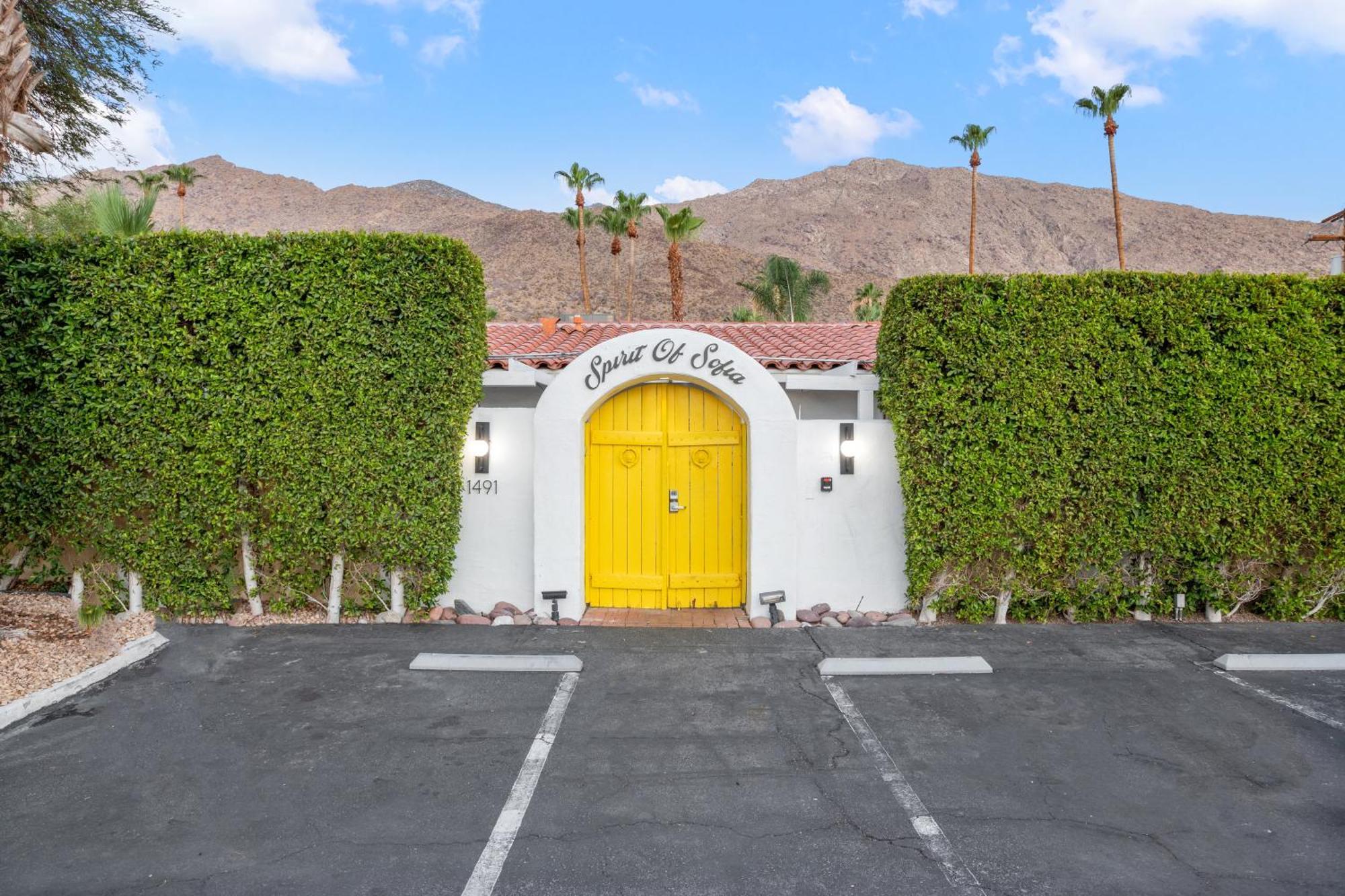 Natural Palm Springs Escape Poolside Plus Downtown Hotel Exterior photo