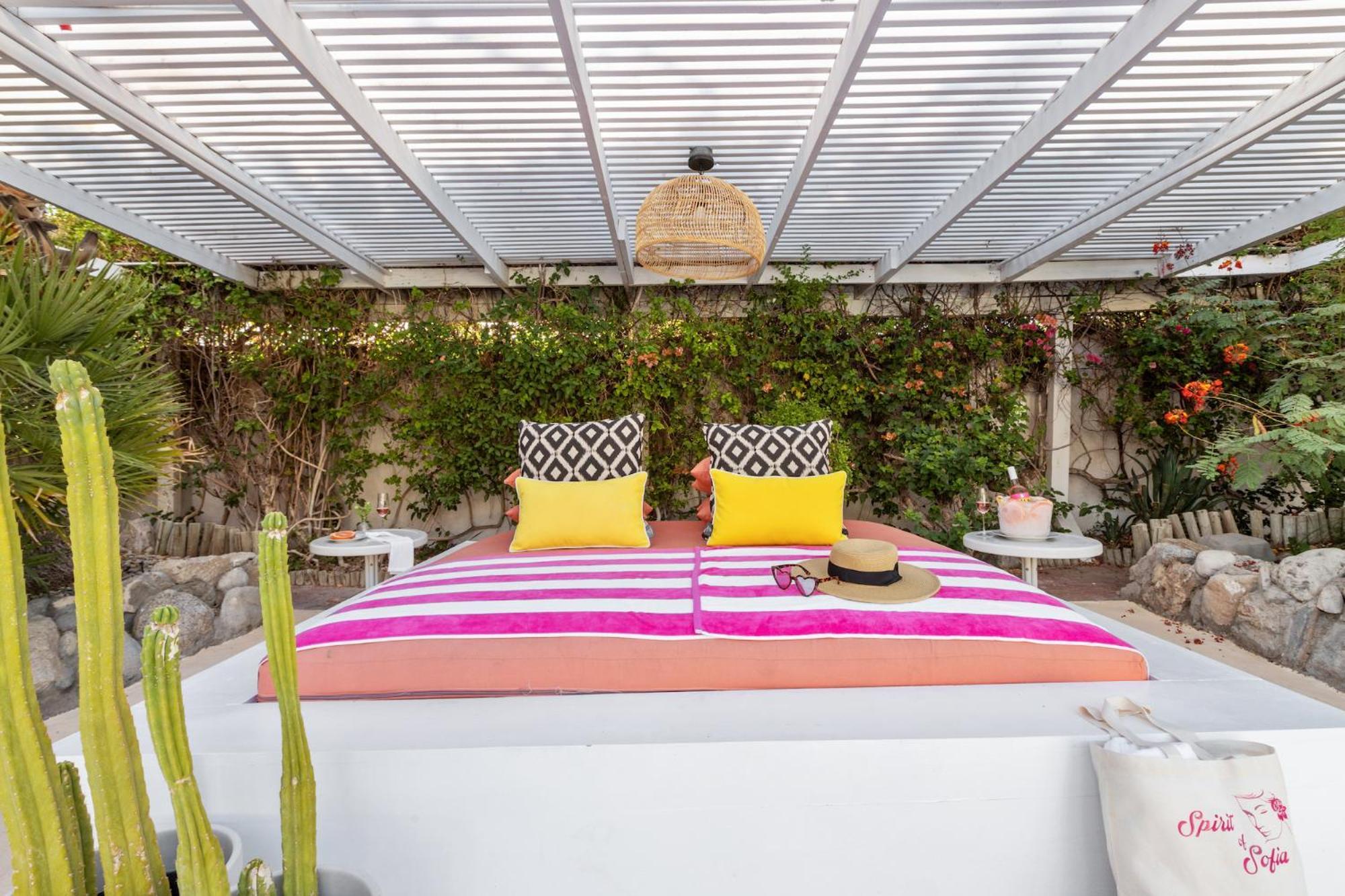 Natural Palm Springs Escape Poolside Plus Downtown Hotel Exterior photo