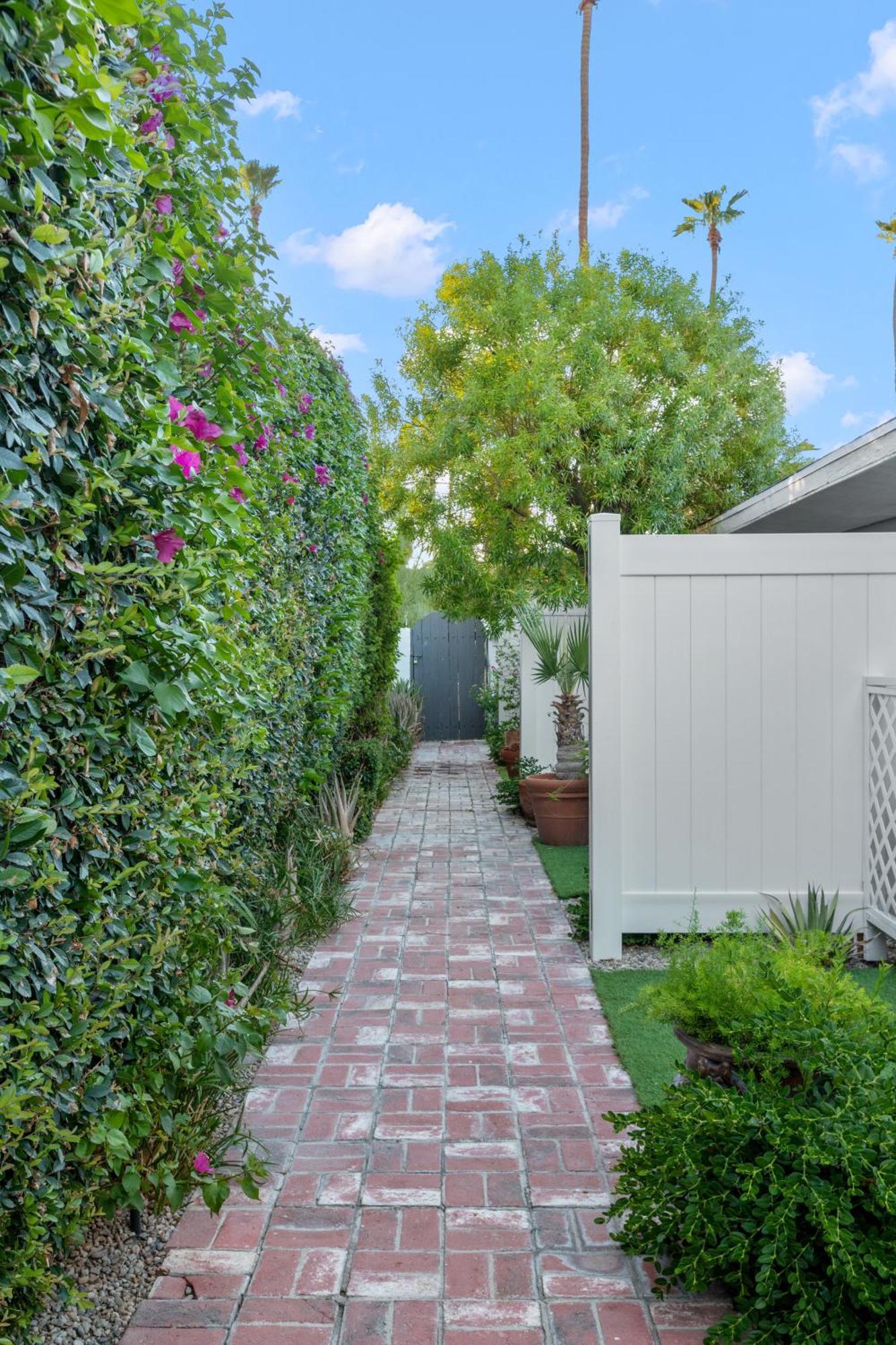 Natural Palm Springs Escape Poolside Plus Downtown Hotel Exterior photo