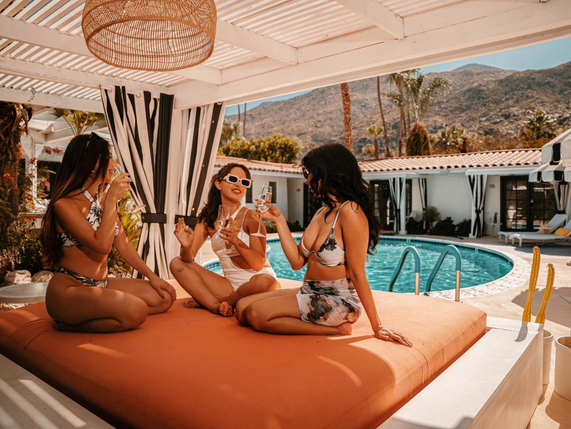 Natural Palm Springs Escape Poolside Plus Downtown Hotel Exterior photo