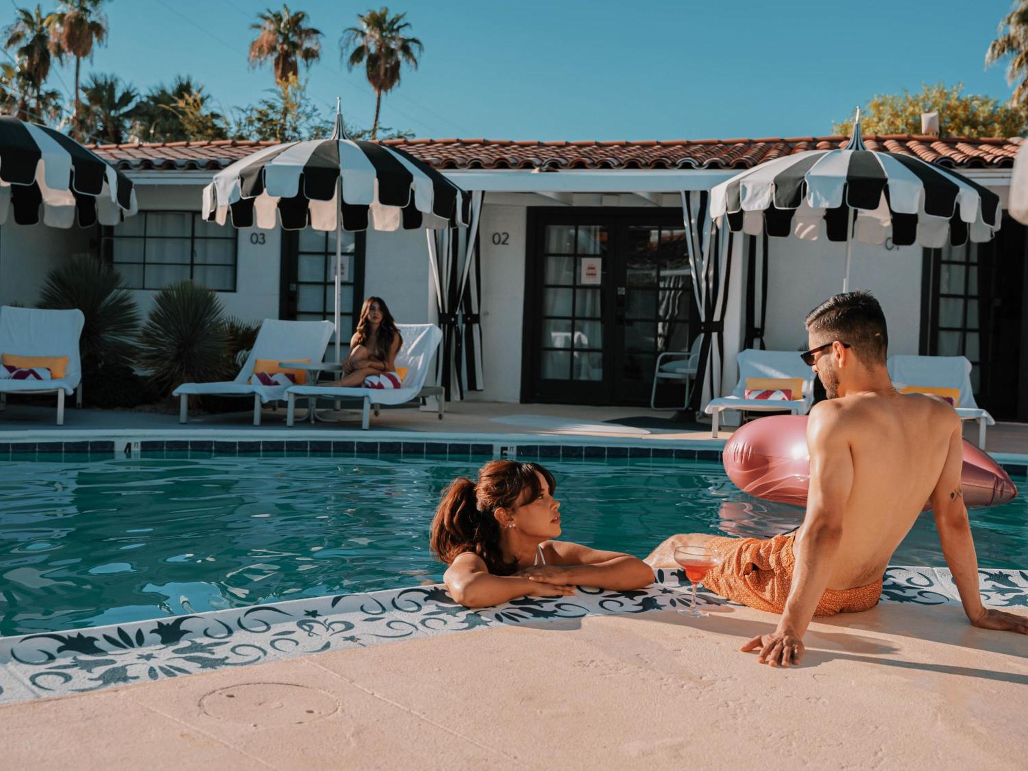 Natural Palm Springs Escape Poolside Plus Downtown Hotel Exterior photo