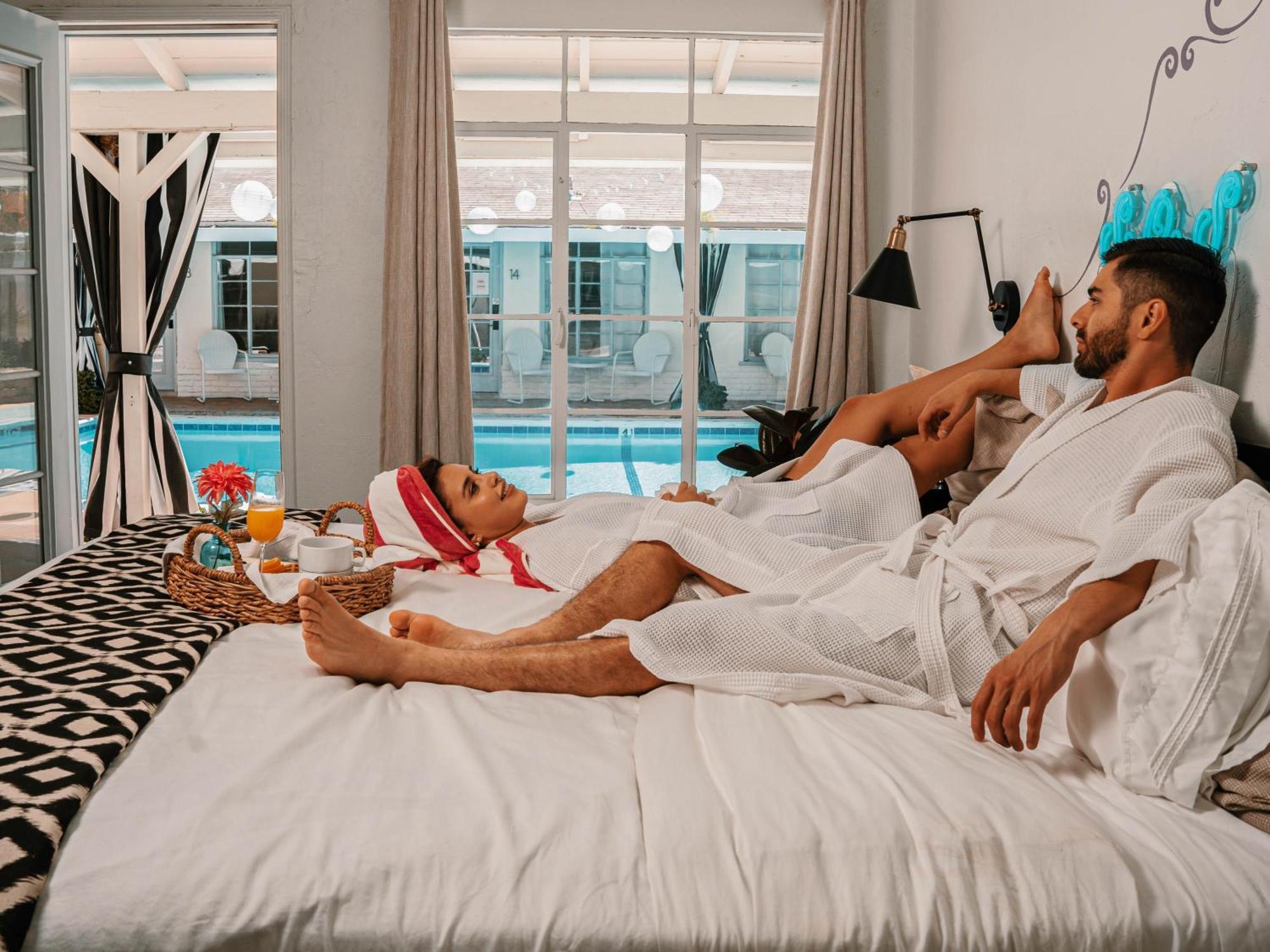 Natural Palm Springs Escape Poolside Plus Downtown Hotel Exterior photo